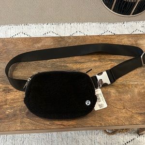 Lululemon Sherpa fanny pack